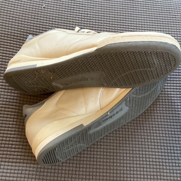 Tan Reeboks - Picture 5 of 7